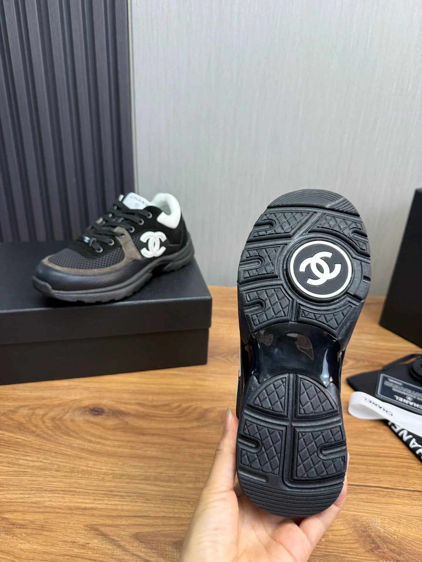 Men's men's shoes 💰600💰 Chanel Chanel 25A latest couple's white shoes casual sports shoes skate shoes 🩷💚 original purchase and development production Xiaoxiang C Home counter another super hot model, loved by Internet celebrity bloggers and ladies, various praises on social platforms, super popular and high quality 😍😍 latest material classic black and white color matching The upper foot is full of fashion 🎊🎊 ▪️Material: Original customized imported cowhide material ▪️Inner lining: Customized mesh ▪️Sole: Original open-molded TPU non-slip outsole ▪️Size: 35-44
